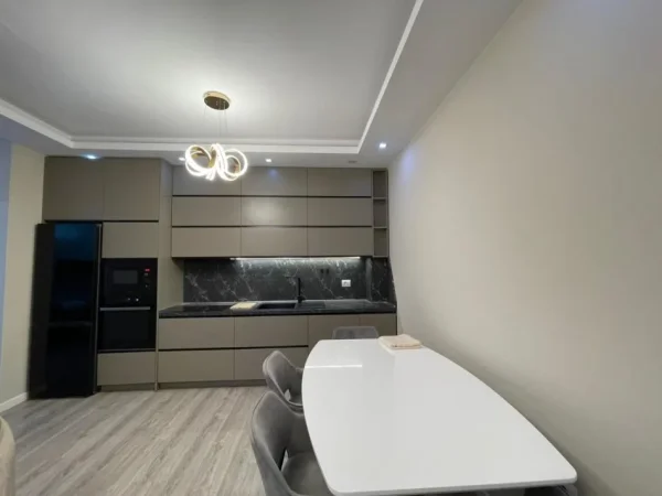 Tirane, jepet me qera apartament 2+1 Kati 5, 80 m² 800 € (Quartum Residence.)