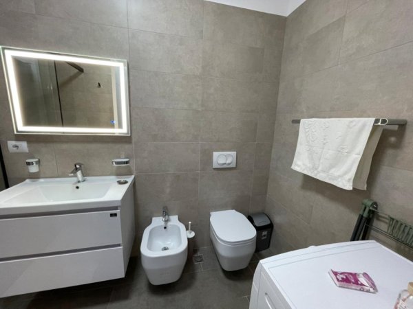 Tirane, jepet me qera apartament 2+1 Kati 5, 80 m² 800 € (Quartum Residence.)
