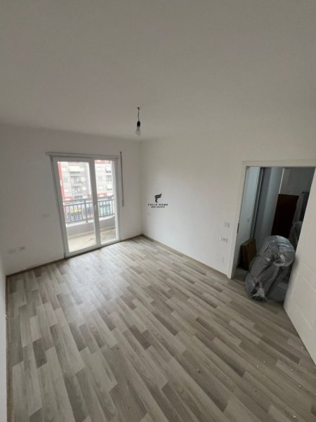Tirane, jepet me qera zyre Kati 4, 90 m² 550 € (ASTIR)
