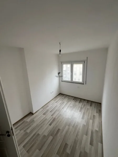 Tirane, jepet me qera zyre Kati 4, 90 m² 550 € (ASTIR)