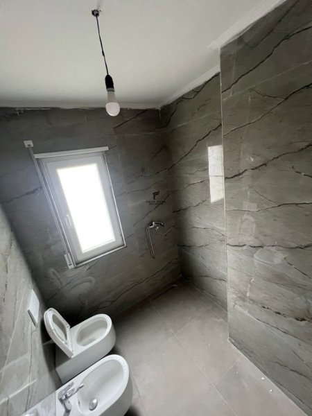 Tirane, jepet me qera zyre Kati 4, 90 m² 550 € (ASTIR)