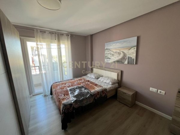 Tirane, jepet me qera apartament 3+1 Kati 3, 140 m² 1.300 € (pranë TEG)