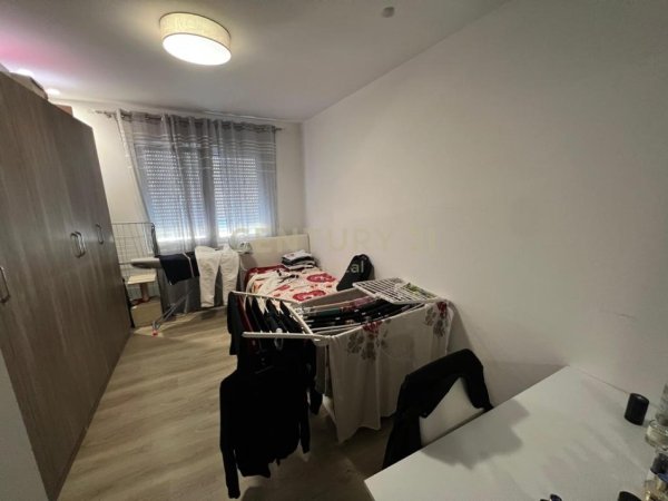 Tirane, jepet me qera apartament 3+1 Kati 3, 140 m² 1.300 € (pranë TEG)