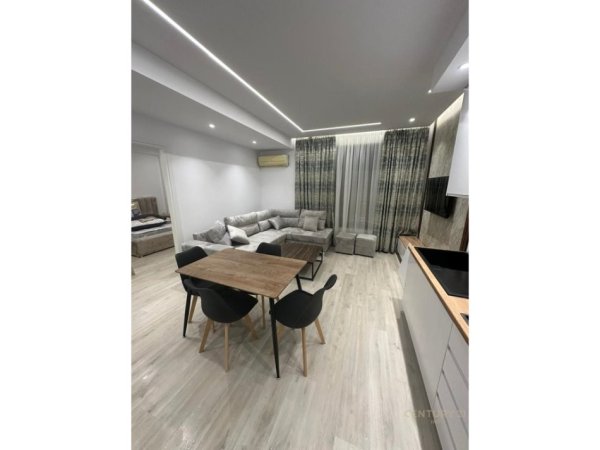 Tirane, jepet me qera apartament 1+1 Kati 1, 55 m² 700 € (Zogu Zi)