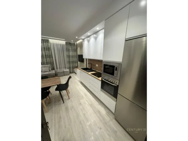 Tirane, jepet me qera apartament 1+1 Kati 1, 55 m² 700 € (Zogu Zi)