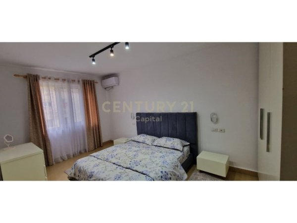 Tirane, jepet me qera apartament 2+1 Kati 4, 83 m² 800 € (qender)