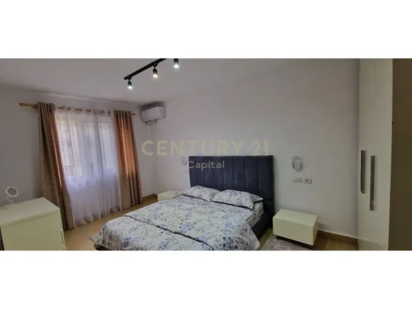 Tirane, jepet me qera apartament 2+1 Kati 4, 83 m² 800 € (qender)
