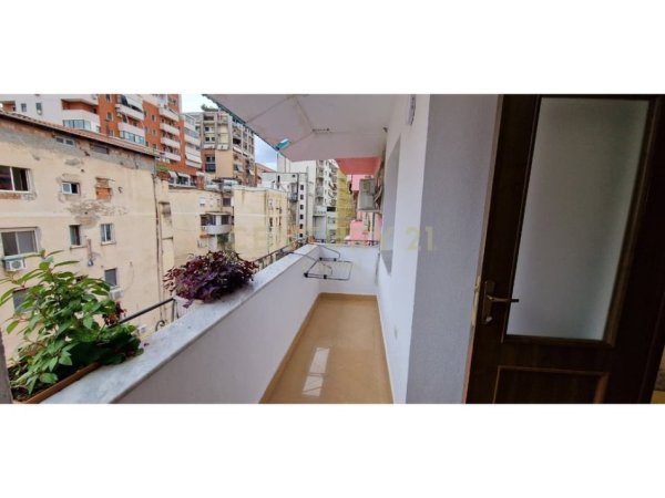 Tirane, jepet me qera apartament 2+1 Kati 4, 83 m² 800 € (qender)
