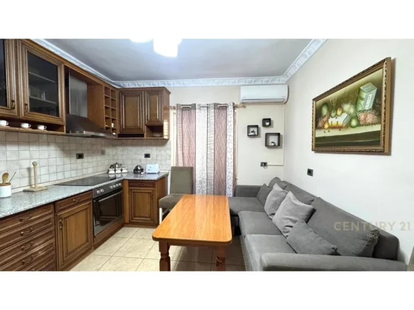 Tirane, jepet me qera apartament 2+1 Kati 1, 86 m² 650 € (Rruga Fortuzi)