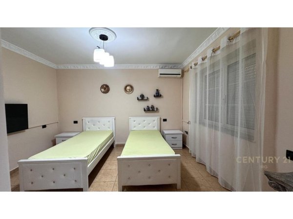 Tirane, jepet me qera apartament 2+1 Kati 1, 86 m² 650 € (Rruga Fortuzi)