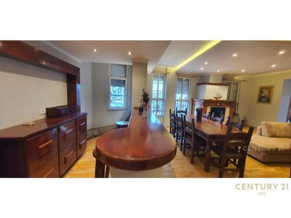 Tirane, jepet me qera apartament 2+1 Kati 6, 199 m² 1.300 € (Qender)