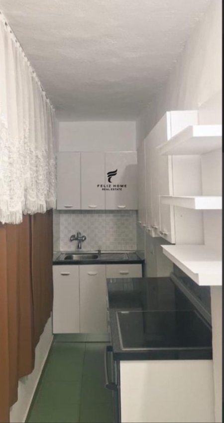 Tirane, jepet me qera apartament 1+1 Kati 4, 60 m² 450 € (ALI DEMI)