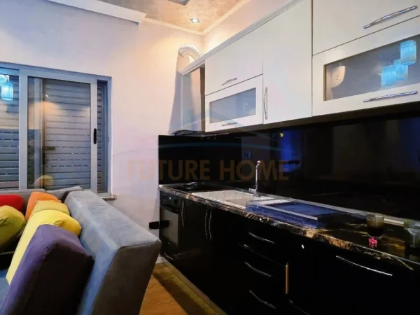 Tirane, jepet me qera apartament 2+1 Kati 2, 86 m² 550 € (lart restorant Freskut)