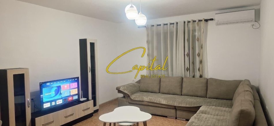 Tirane, jepet me qera apartament 1+1 Kati 4, 55 m² 450 € (ALI DEMI)