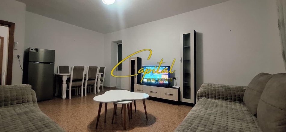 Tirane, jepet me qera apartament 1+1 Kati 4, 55 m² 450 € (ALI DEMI)