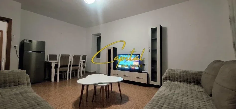 Tirane, jepet me qera apartament 1+1 Kati 4, 55 m² 450 € (ALI DEMI)