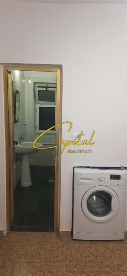 Tirane, jepet me qera apartament 1+1 Kati 4, 55 m² 450 € (ALI DEMI)