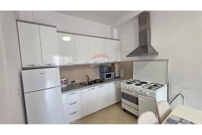 Vlore, jepet me qera apartament 1+1 Kati 3, 62 m² 300 € (Rruga Pelivan Leskaj, SKELË, VLORË)