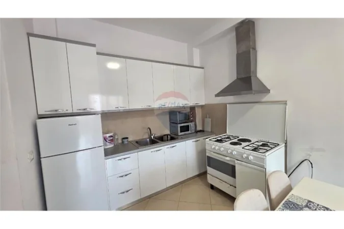 Vlore, jepet me qera apartament 1+1 Kati 3, 62 m² 300 € (Rruga Pelivan Leskaj, SKELË, VLORË)
