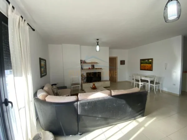 Tirane, jepet me qera apartament 2+1+Ballkon Kati 5, 100 m² 650 € 