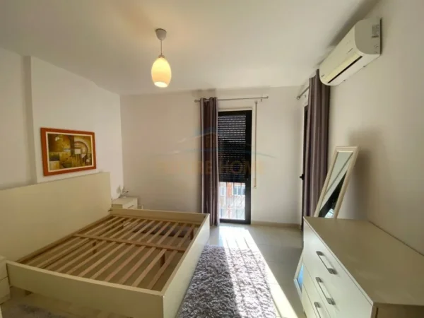 Tirane, jepet me qera apartament 2+1+Ballkon Kati 5, 100 m² 650 € 