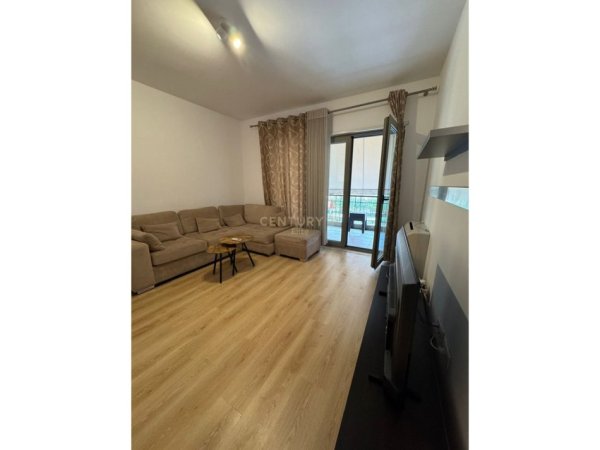 Tirane, jepet me qera apartament 1+1 Kati 1, 70 m² 750 € (Kompleksi Delijorgji)