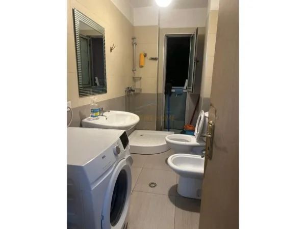 Tirane, jepet me qera apartament 2+1 Kati 2, 88 m² 600 € (Komuna e Parisit , Prane Kristal)
