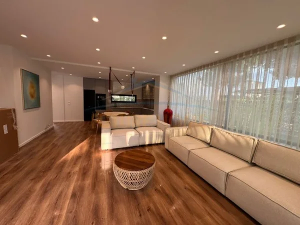 Gjiri Lalezit | Hamallaj, shitet Vile ne plazh 2 Katshe Kati 2, 188 m² 790.000 € 