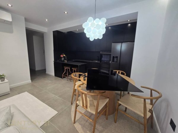 Tirane, jepet me qera apartament 3+1 Kati 5, 120 m² 1.700 € (Rezidenca Kodra e Diellit)