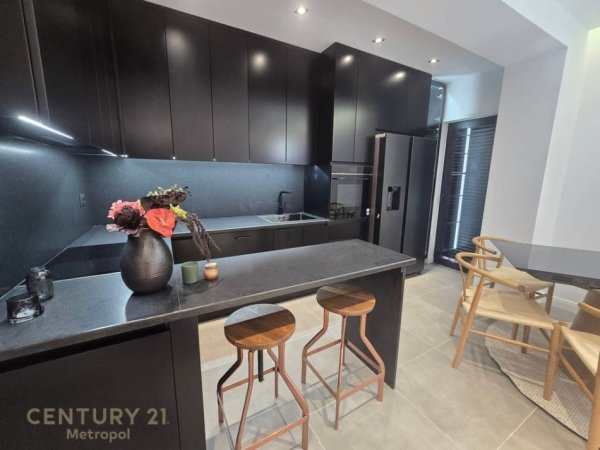 Tirane, jepet me qera apartament 3+1 Kati 5, 120 m² 1.700 € (Rezidenca Kodra e Diellit)