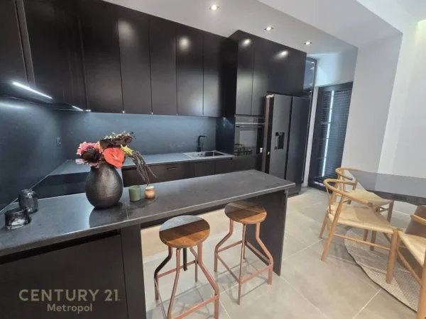 Tirane, jepet me qera apartament 3+1 Kati 5, 120 m² 1.700 € (Rezidenca Kodra e Diellit)