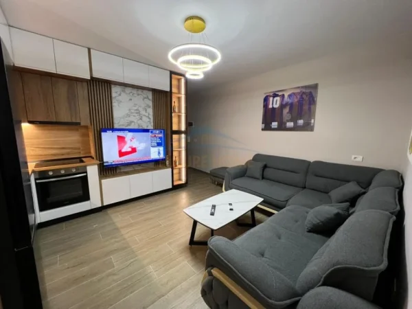 Tirane, jepet me qera apartament 1+1 Kati 8, 61 m² 500 € (Fresk)