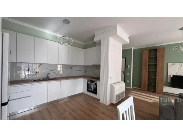 Tirane, jepet me qera apartament 2+1 Kati 4, 100 m² 1.100 € (Myslym Shyr)