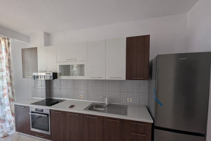 Tirane, jepet me qera apartament 2+1+Ballkon Kati 6, 106 m² 550 € (OXHAKU)