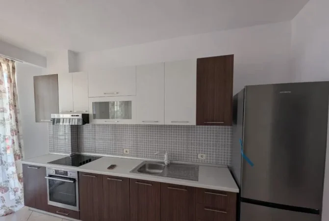 Tirane, jepet me qera apartament 2+1+Ballkon Kati 6, 106 m² 550 € (OXHAKU)
