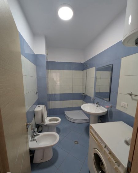 Tirane, jepet me qera apartament 2+1+Ballkon Kati 6, 106 m² 550 € (OXHAKU)