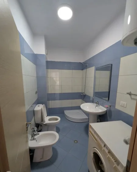Tirane, jepet me qera apartament 2+1+Ballkon Kati 6, 106 m² 550 € (OXHAKU)