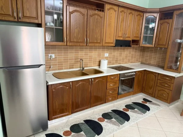 Tirane, jepet me qera apartament 2+1+Aneks+Ballkon Kati 2, 120 m² 450 € (rruga e elbasanit)