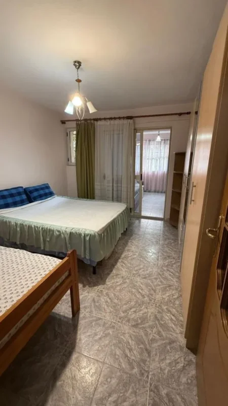Tirane, jepet me qera apartament 2+1 Kati 1, 90 m² 500 € (Varri Bamit)