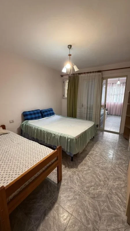 Tirane, jepet me qera apartament 2+1 Kati 1, 90 m² 500 € (Varri Bamit)