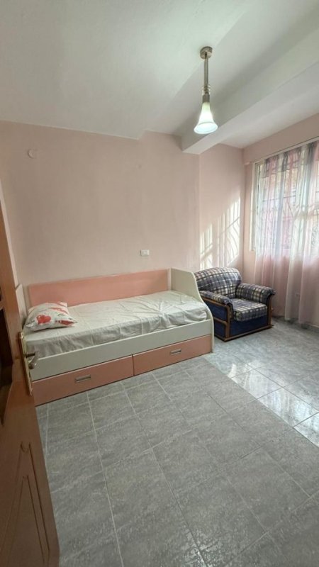 Tirane, jepet me qera apartament 2+1 Kati 1, 90 m² 500 € (Varri Bamit)