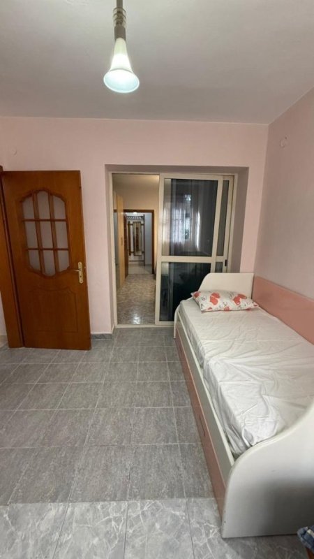Tirane, jepet me qera apartament 2+1 Kati 1, 90 m² 500 € (Varri Bamit)