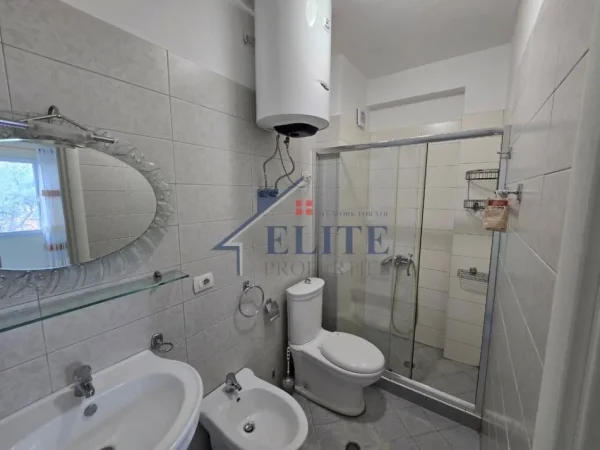 Tirane, jepet me qera apartament 2+1+Ballkon Kati 3, 100 m² 700 € (Kodra e Diellit)