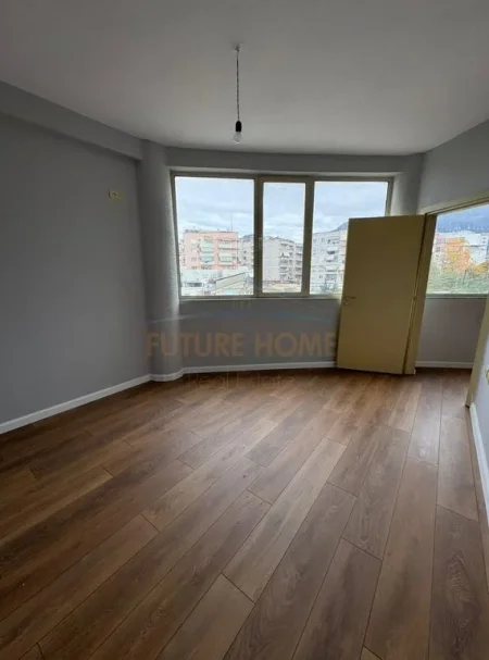 Tirane, shitet apartament 1+1 Kati 2, 64 m² 84.000 € (Fresku)
