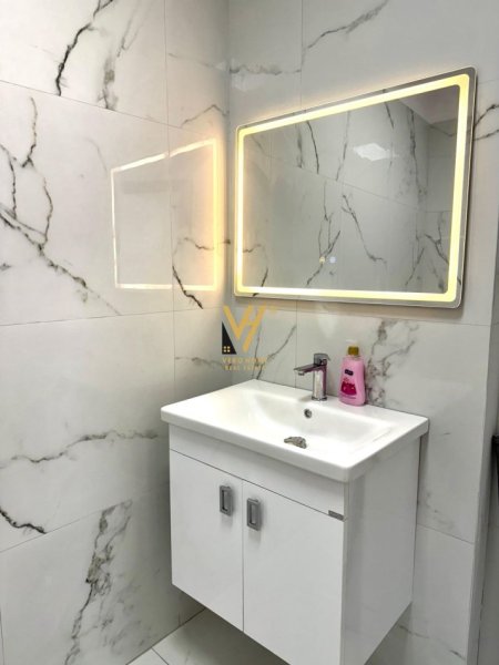 Tirane, jepet me qera dyqan Kati 0, 80 m² 600 € (KOMUNA E PARISIT)