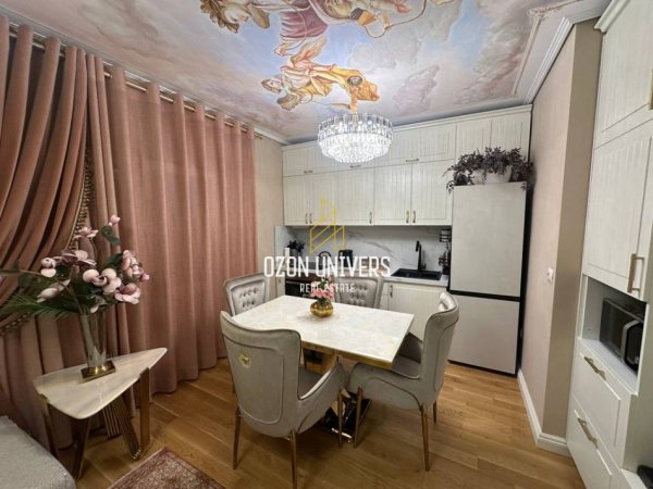 Tirane, jepet me qera apartament 2+1+Ballkon Kati 9, 75 m² 1.000 € (Rruga Myslym Shyri)