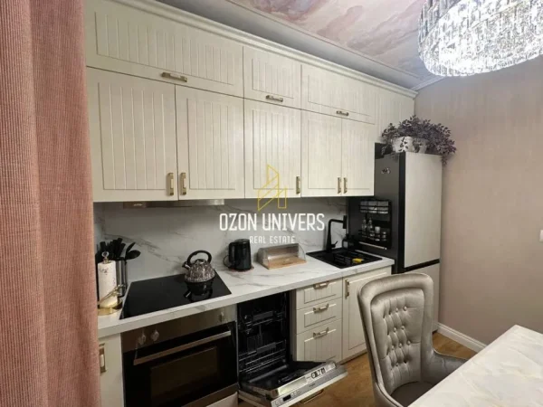 Tirane, jepet me qera apartament 2+1+Ballkon Kati 9, 75 m² 1.000 € (Rruga Myslym Shyri)