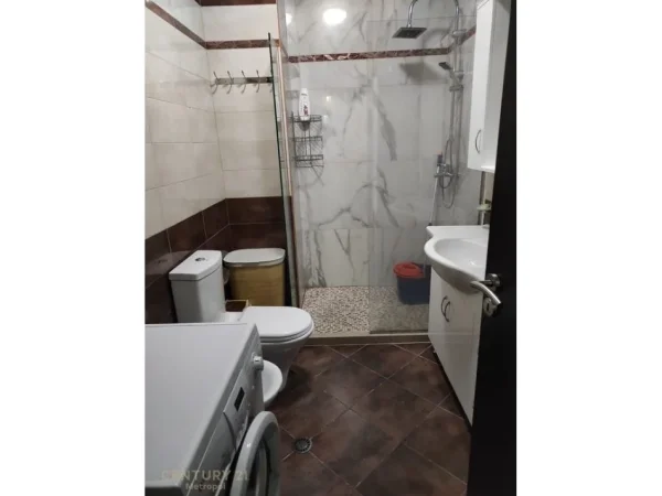 Tirane, jepet me qera apartament 2+1 Kati 6, 100 m² 950 € (Sheshi wilson)
