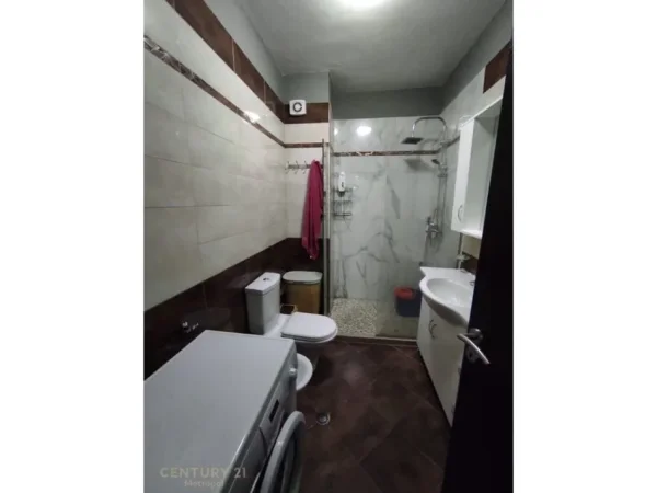 Tirane, jepet me qera apartament 2+1 Kati 6, 100 m² 950 € (Sheshi wilson)