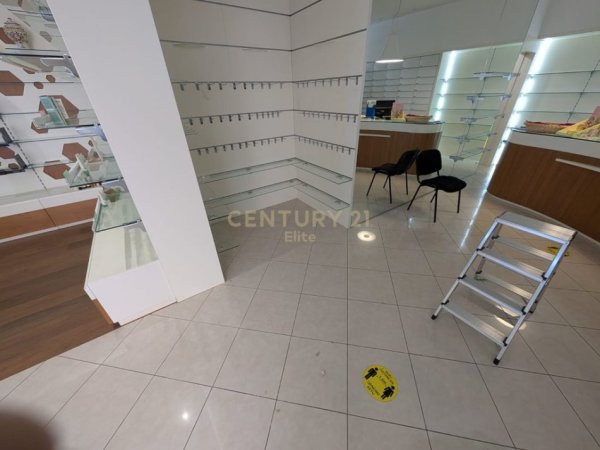 Tirane, shitet Kati 0, 110 m² 460.000 € (Komuna e Parisit)